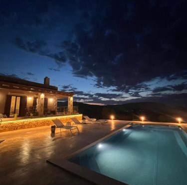 Stone Villa Halepa Pool, Sea View Peaceful Luxury in Crete in Néon Khoríon