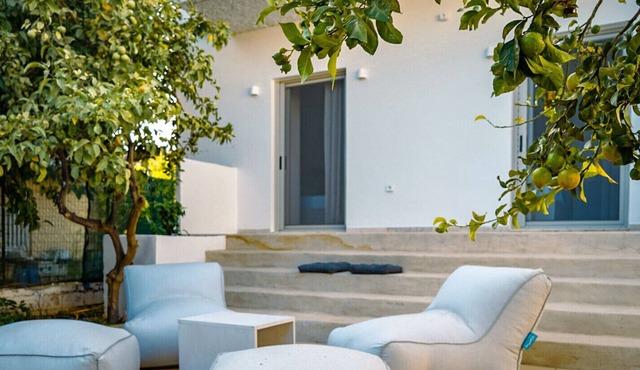 Stoupa Beach Cottage – 2 Bedrooms, 2 Shower rooms, 70m to Sea for Easy Days in Stoupa