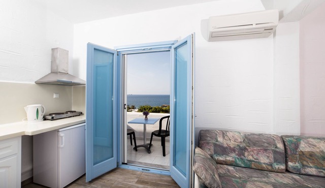 Stratos Studios & Apartments