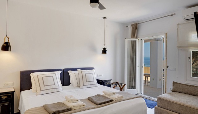 Studio Apartment "Blueros - Black Stone Suite" with Sea View, Shared Pool & Wi-Fi