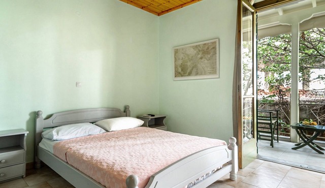 Studio Apartment 'Old Boat Double Studio 9' with Sea View, Wi-Fi and Air Conditioning in Lefkada
