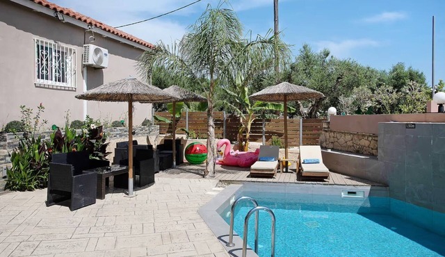 Studio Apartment "Villa Dionysia S2" close to the Beach with Shared Pool & Wi-Fi in Zakynthos