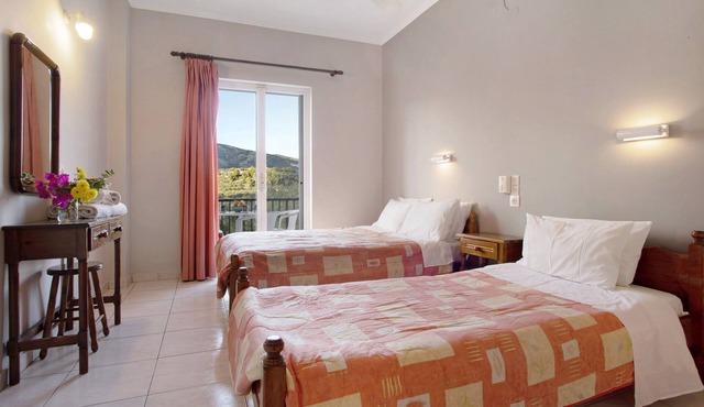Studio "Dolphin Studio 5" with Private Balcony, Shared Garden & Wi-Fi in Zakynthos