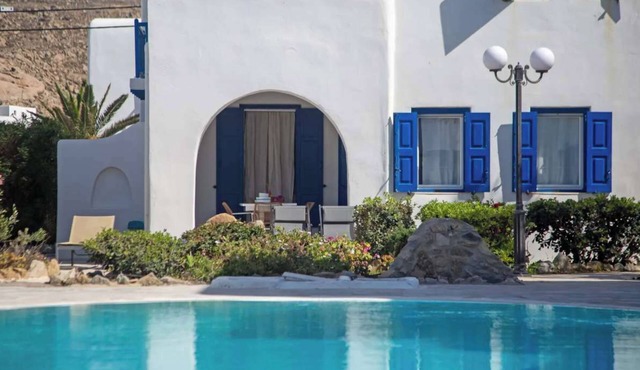 Stylish 1BR Apt Beach 300 m Shared Pool