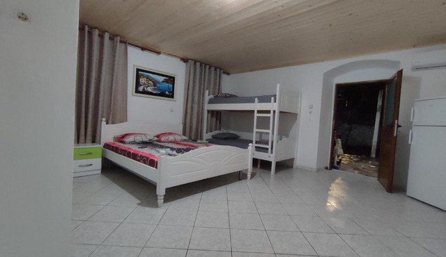 Summer room in Himare