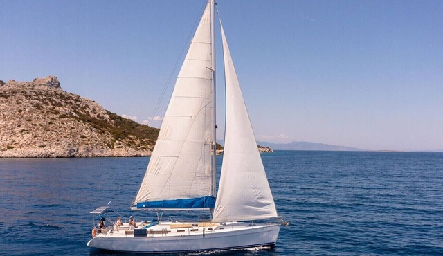 Sun-Kissed Sailing Adventure in Islas Sarónicas
