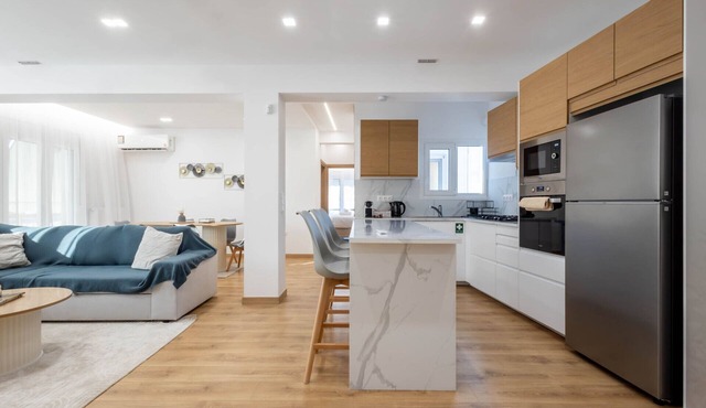Sunlit Charm | Modern 2BR Apartment with High-Speed WiFi in Kallithea