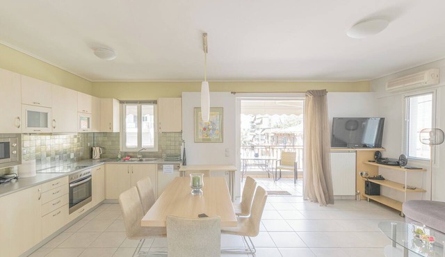 Sunny high index Family 2 bedrms hole 2nd floor privacy apt 1800m to Acropolis in Kesariani