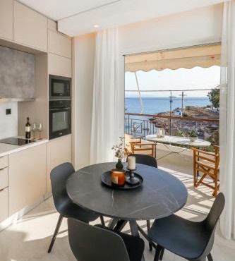 Sunny Seaside Cozy Home in Piraeus