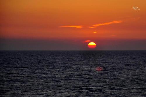 Sunset Cottage in Paramonas