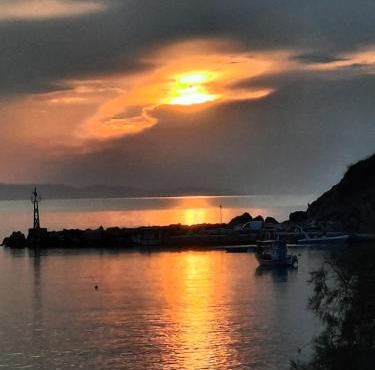 Sunset Hotel Kini Beachside in Kini
