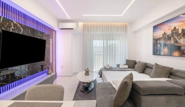 Sunset Legacy B Apartment with Balcony, Wi-Fi and Air Conditioning
