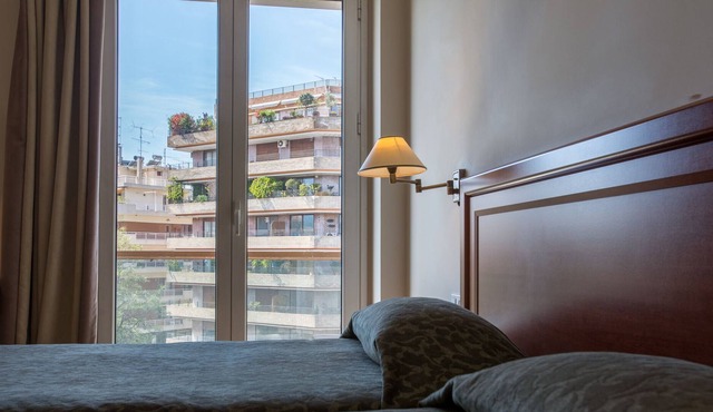 Superb serviced flat for 2 in the heart of Athens with view in Athina