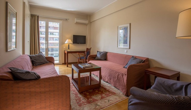 Superb serviced flat for 4 in the heart of Athens with view in Athina