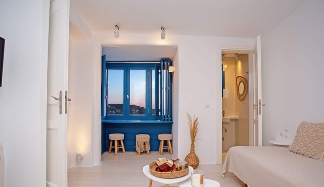 Thalassophile, Little Venice Mykonos