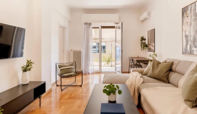 The City Light Escape - 3bd Apt close to metro in Athens