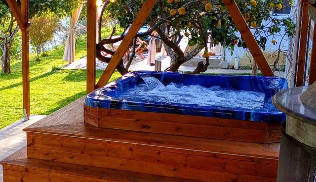 The Elysian at Nicopolis 2BR exclusive jacuzzi in Nikópolis