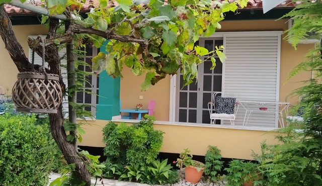 The Pergola Cottage. Feel the local vibes ! in Περιβόλι