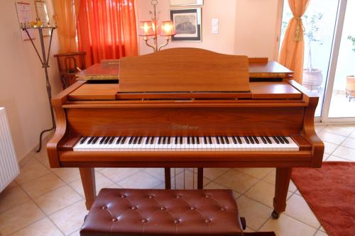 The Piano apartment in Perdika