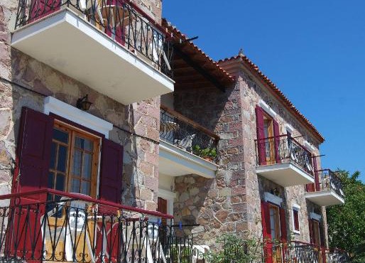 The Schoolmistress With The Golden Eyes, studios & rooms in Mythimna