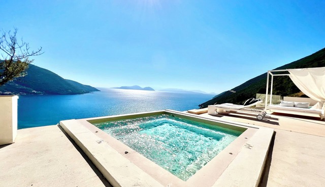 The Villa has a fully private swimming pool in Evgiros