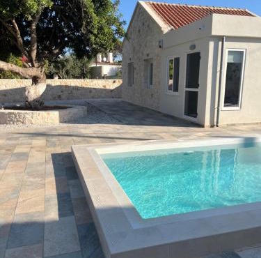 The Well, Stavros in Stavros