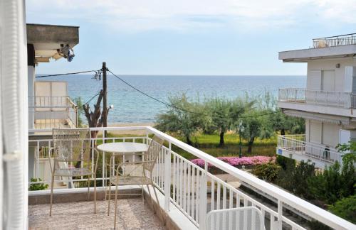 Themis 40 steps from beach in Paralia Dionysiou