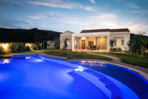 Three Stars Luxury Villas in Moraitika
