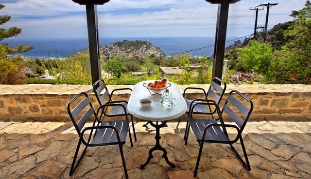 Traditional house in Crete with amazing views, Sleeps 3 people. in Anatoli lasthi