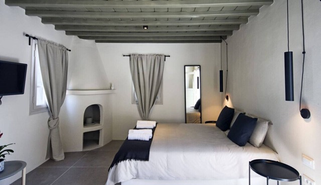 Traditional Mykonos style Studio with Private Terrace and Garden