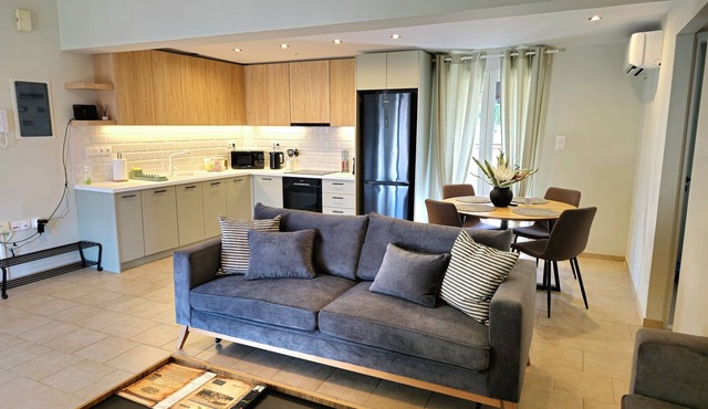 Tranquil 2BR Penthouse Petralona in Athina