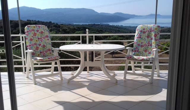 Unlimited sea views from 2 balconies. Weekly 1 Greek meal free. in Evangelismos
