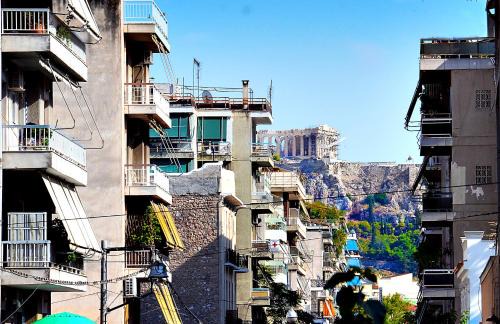 Urban Art Experience with Acropolis View in Athens