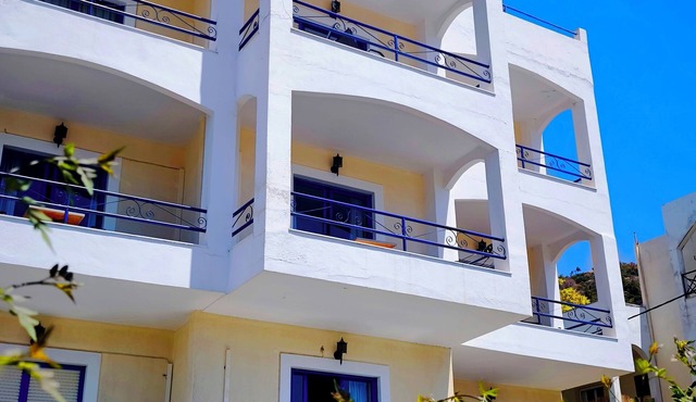 Valente Perlia Rooms in Poros