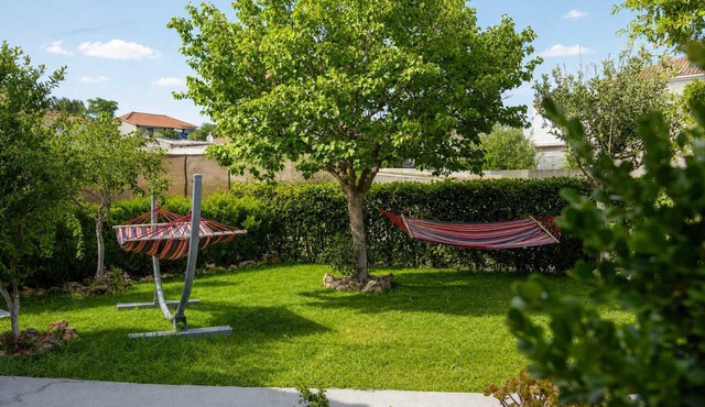 Valira Cozy Home w Rustic Charm & Private Garden in Valira