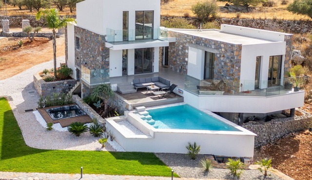 Venetian Villa- Scenic vacation villa in Crete in Vámos