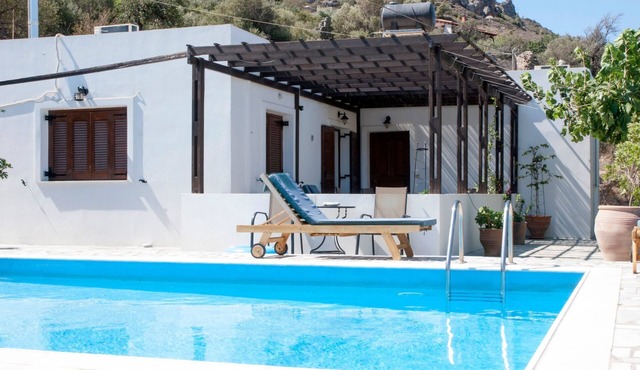 Versteckte Villa mit Pool und herrlichem Blick über die Bucht von Mirabelle und by Interhome in Anatoli