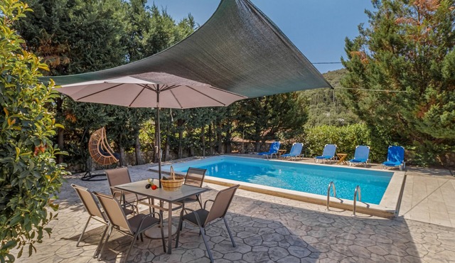 Villa 'Acqua with Private Pool' with Mountain View, Wi-Fi and Air Conditioning in Marantochori