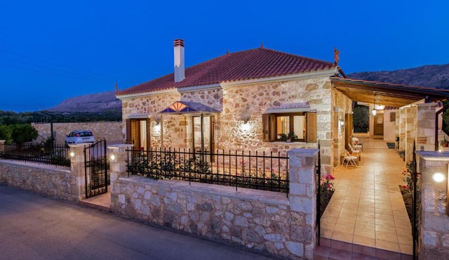 Villa Anerocurù by Chania city in Chania