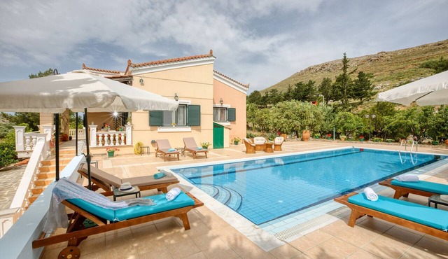 Villa AnnaMaria with Swimming Pool in Heraklion