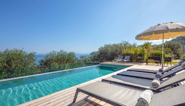 Villa Apanemia Mare - Three Bedroom Villa, Sleeps 6 in Chlomos