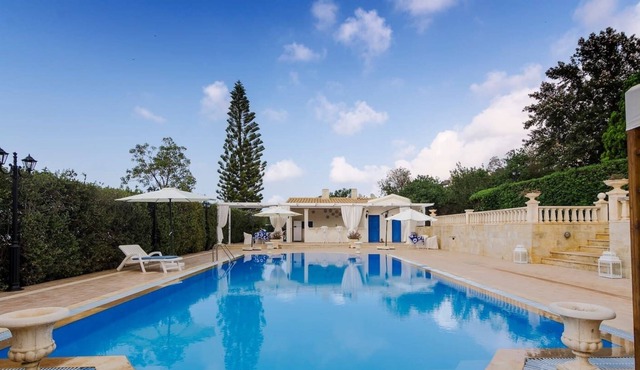 Villa Aphrodite- Communal Pool-WiFi-A/C in Skotino