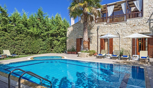 Villa Asteri – Private Pool, Sleeps 8, 5’ from Sea, Near Rethymno & Attractions in Rethymnon