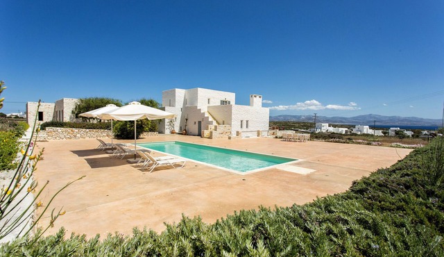 Villa Blueberry with private pool close to Naoussa and to Santa Maria beach