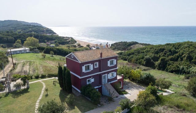 Villa Botzi-The house on the hill in Marathias