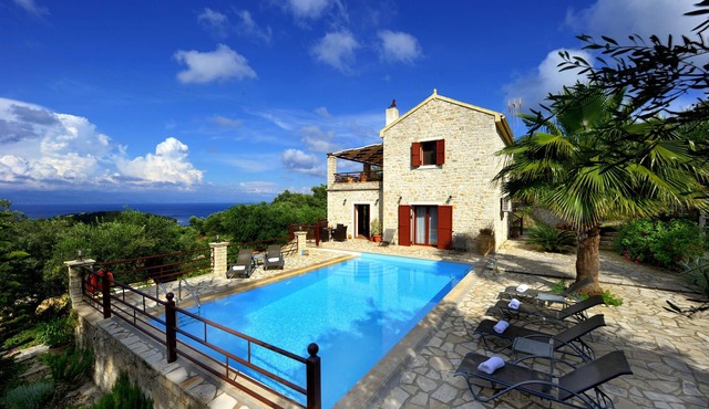 Villa Casa Bianca Orange Apartment with Sea View, Shared Pool & Wi-Fi in Paxos