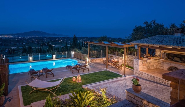 Villa Clairy 3-Bedroom Villa with Private Pool in Παλιό χωριό Μουζακι