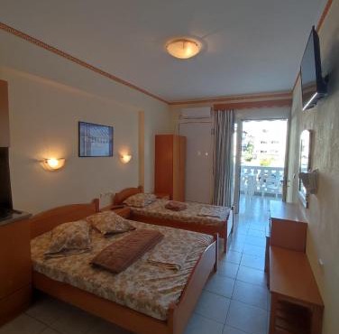 Villa Cosmos Inn in Olympic Beach