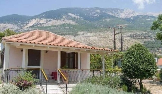 Villa Delphia One bedroom Traditional House in Lourdata