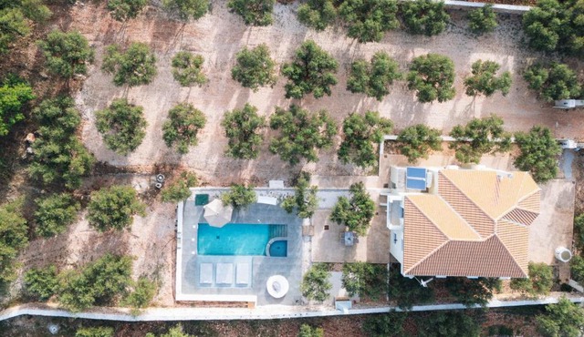 Villa Di Leon - Uniquely Designed Villa with Pool in a Picturesque Village near Famous Porto Limnionas, Offering Exceptional Hospitality By Villa Mana Gers in Agios Leon